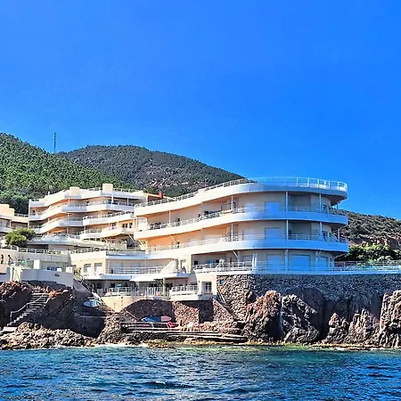 Location Cap Neree Acces Direct, Piscine Et Jardin, Le Trayas Entre Cannes Et Saint-raphael